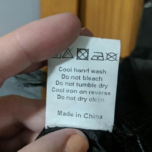 Beautiful lace dress - Picture 8 of 8